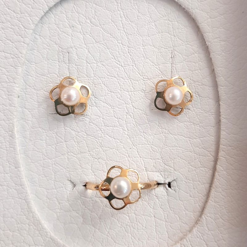 Juego de comunión para niña en 18k: Catálogo de Joyería Izquierdo