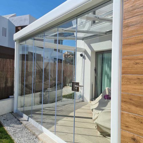 Techo panorámico Tecnikor + Cortinas de vidrio templado Todocristal