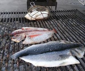 Asador de pescado en Santurtzi