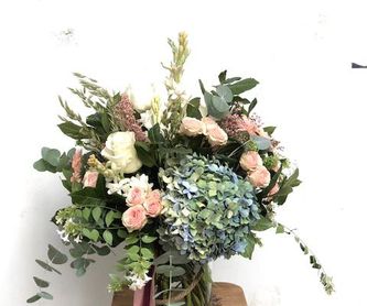 Cesta con flor seca y preservada: Productos de Floristería Miriam