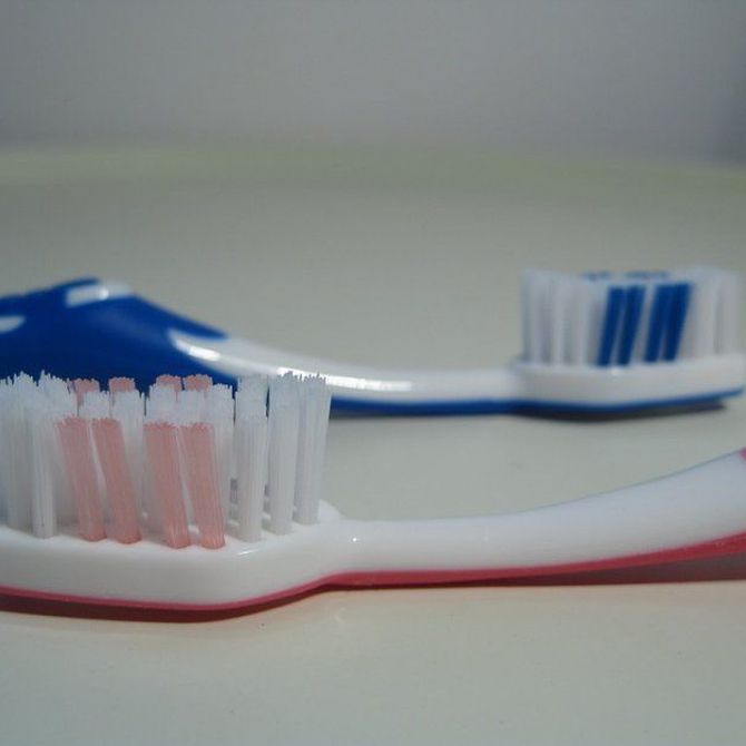 ¿Qué clase de cepillo de dientes es la más aconsejable?