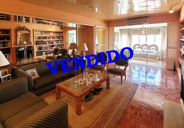 Piso en Avda. Burgos, urbanización privada, 150 m² útiles, piso 11. Piscina