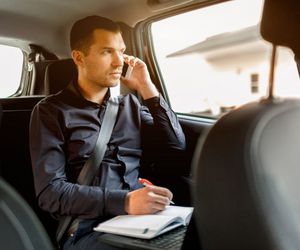 Taxis al aeropuerto: Seguridad y confort para tus viajes de negocios