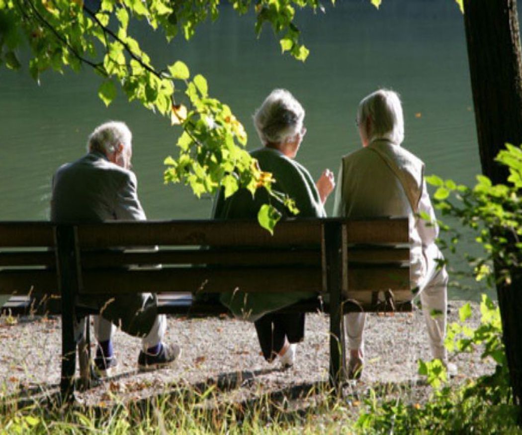La importancia de socializar para los ancianos