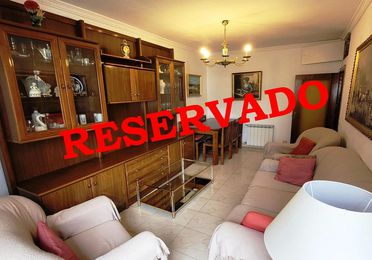Piso en Pico de Almanzor, 3 habitaciones, cocina, salón, 1 baño. Mucha luz