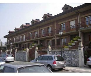 30 viviendas unifamiliares adosadas en Polloe, San Sebastián.