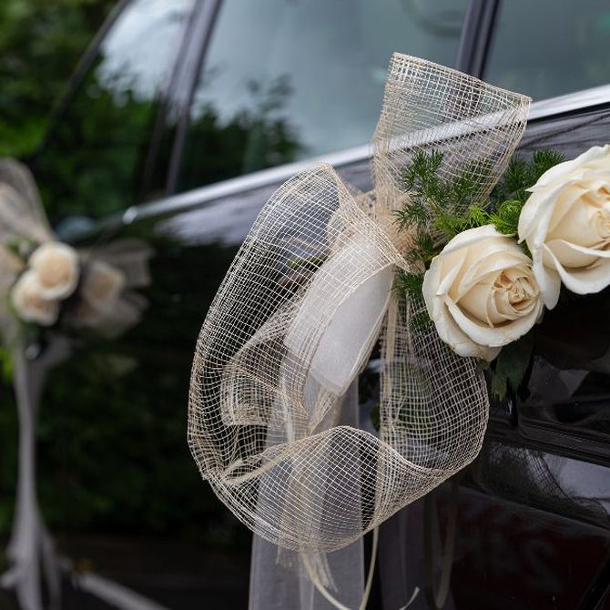 Todo lo que debes saber sobre la decoración floral del coche de la novia