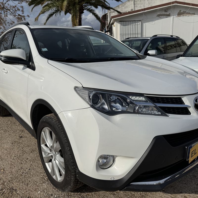 Toyota rav4 4x4 2.0d 150 cv del 2014 con 172.000 km: Stock de Vehículos de El Truekke