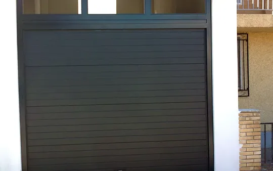 Puertas seccionales de moderno diseño