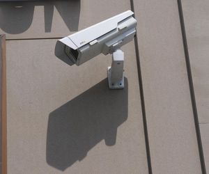 ¿Cómo ahorrar dinero en seguridad? Cámaras de videovigilancia baratas para tu comunidad