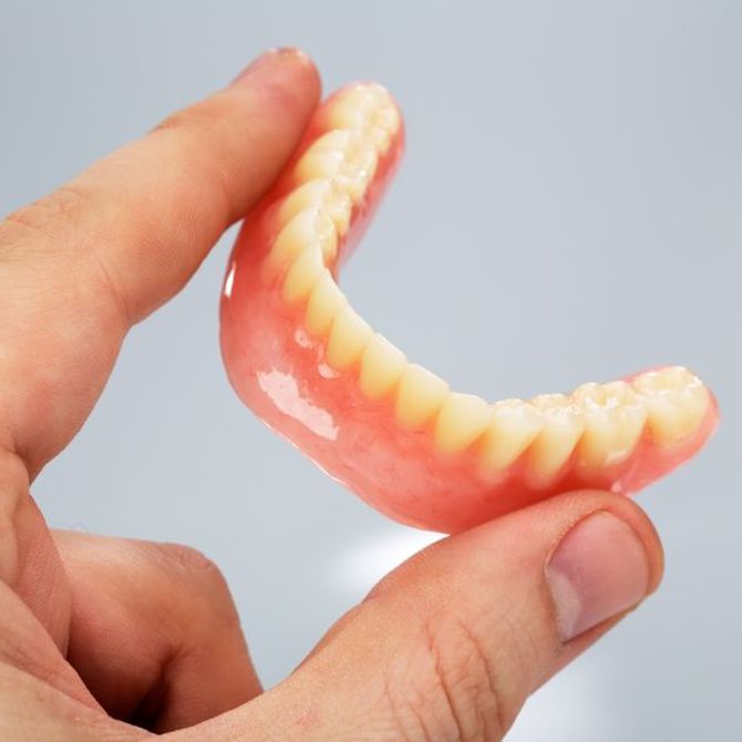 ¿Conoces las prótesis dentales removibles?