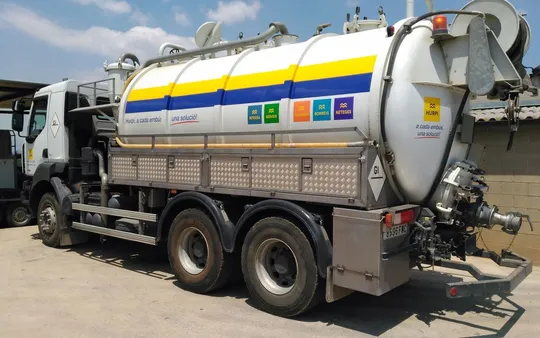 Camión cisterna