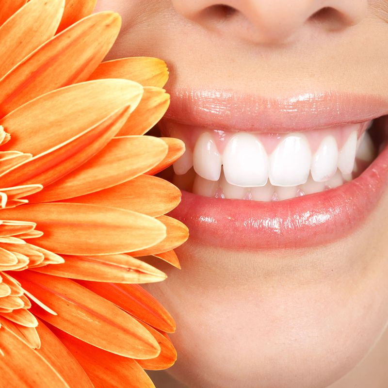 Estética dental : Especialidades de Clínica Dental Dra. Consuelo Zaballa