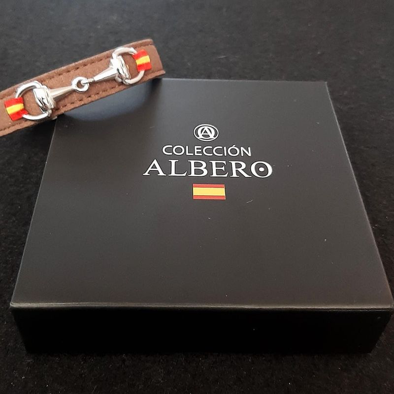 Cuero y acero. España: Catálogo de Joyería Izquierdo