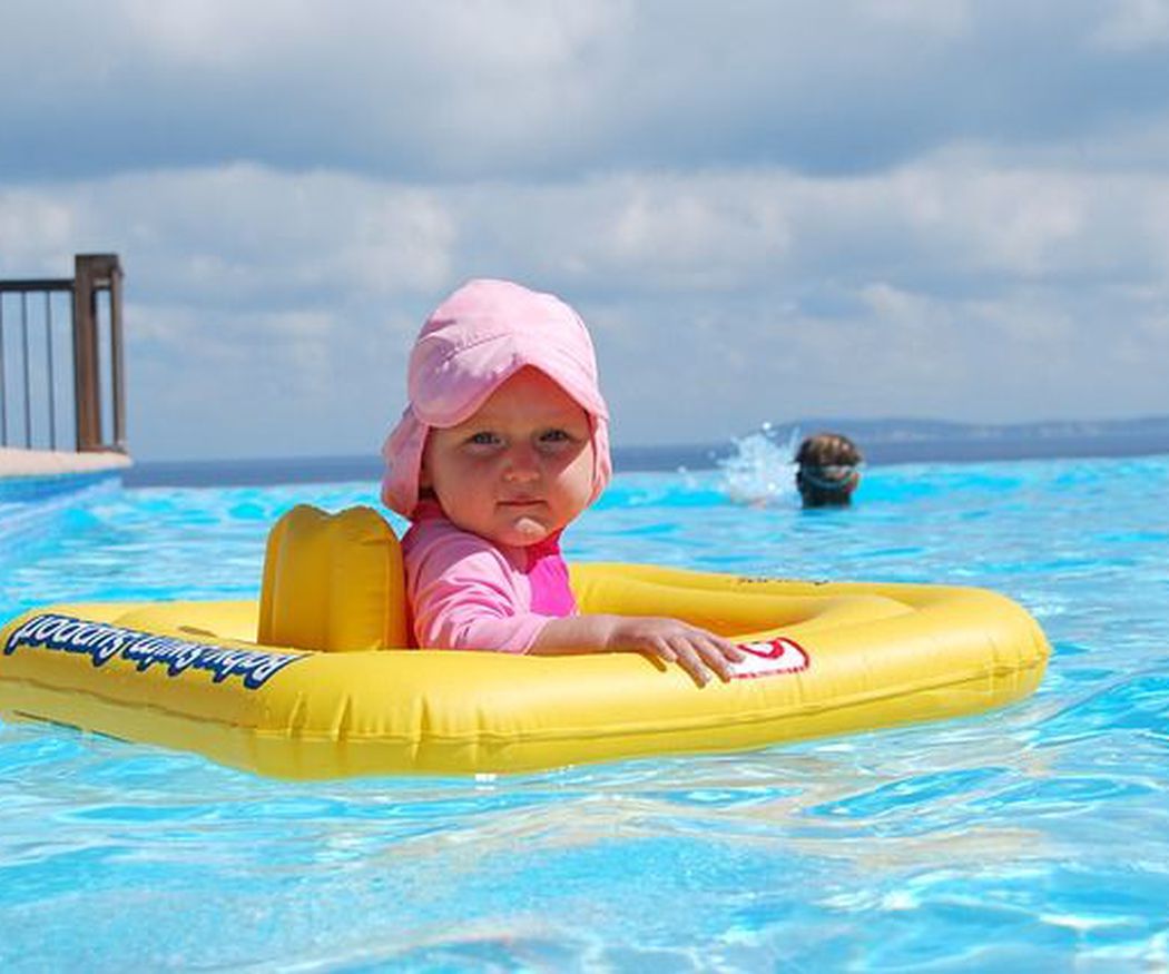 Bebés y piscinas: todos los beneficios