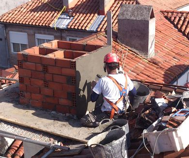Limpieza de tejados o cubiertas y mantenimiento de comunidades de vecinos en Santander-Cantabria.