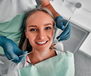 ¿Cuándo hay que visitar una consulta de un dentista?