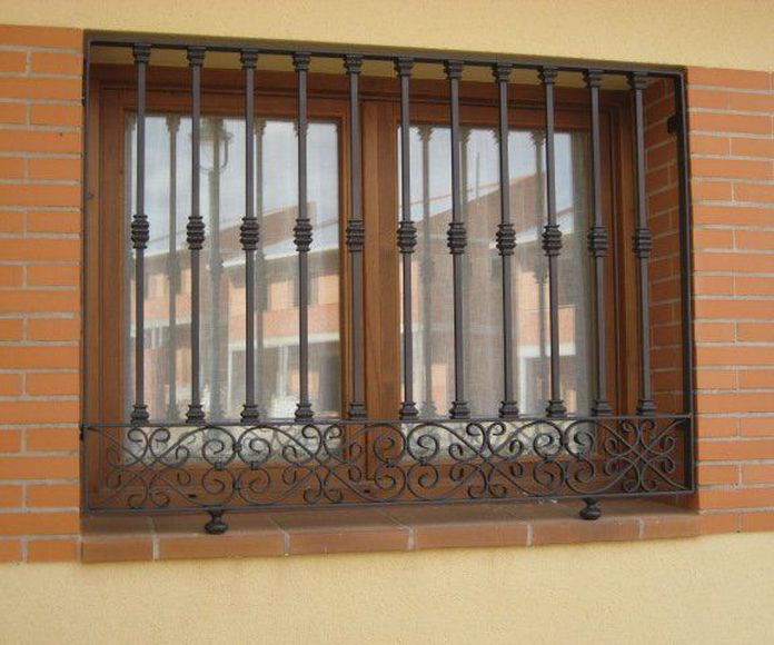 Rejas para ventanas y puertas: Catálogo de C.L.M. Cerrajeros Segovia