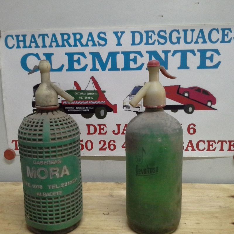 botellas de sifon antiguas en chatarras clemente de Albacete
