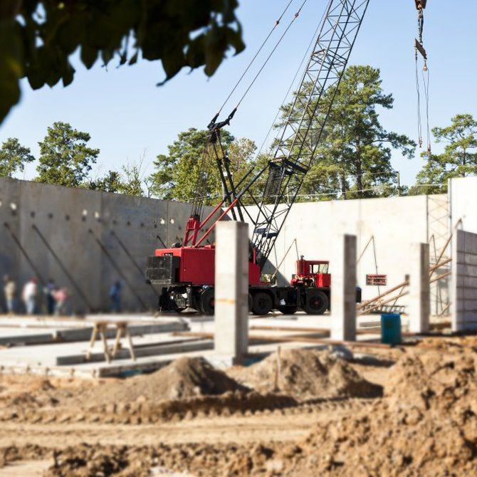 Alquiler de grúas: Seguridad y eficiencia en tu proyecto de construcción