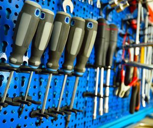 Cómo elegir la ferretería industrial adecuada para tu negocio: Claves y consejos