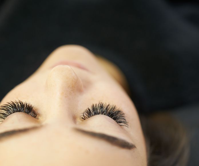 Extensiones y Lifting de pestañas: Servicios de Nefertiti Estética Avanzada