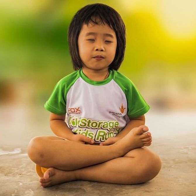 Los beneficios de practicar yoga para los niños