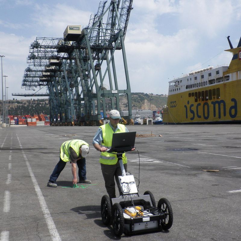 Campanya de prospección con Geo-radar para la detección de servicios enterrados como soporte a la redacción del ""Proyecto de nueva construcción de una nave industrial en la terminal de TERCAT en el muelle “Princep d’Espanya” del Port de Barcelona. 