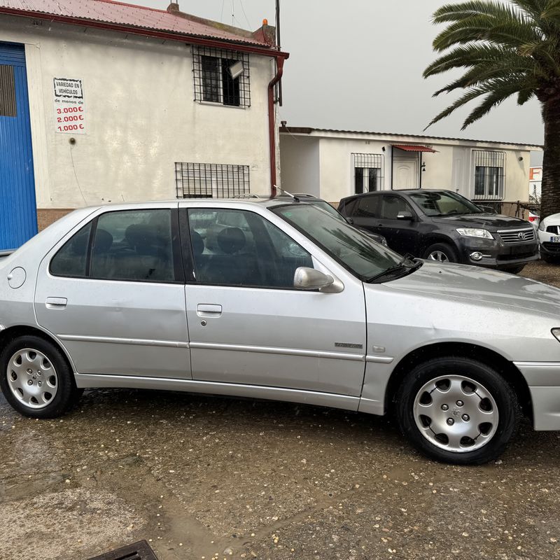 Peugeot 306 2.0 hdi 90 cv del 2002 con bola: Stock de Vehículos de El Truekke