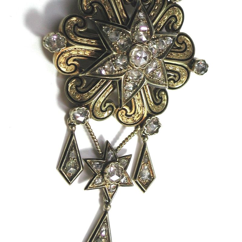 Broche Isabelino realizado en oro de 18k, esmate y diamantes. S.XIX: Catálogo de Antigua Joyeros