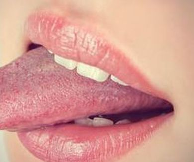 Limpiarse la lengua, clave para una correcta higiene oral