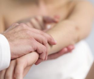 La importancia de las revisiones dermatológicas para la salud de la piel en la edad adulta