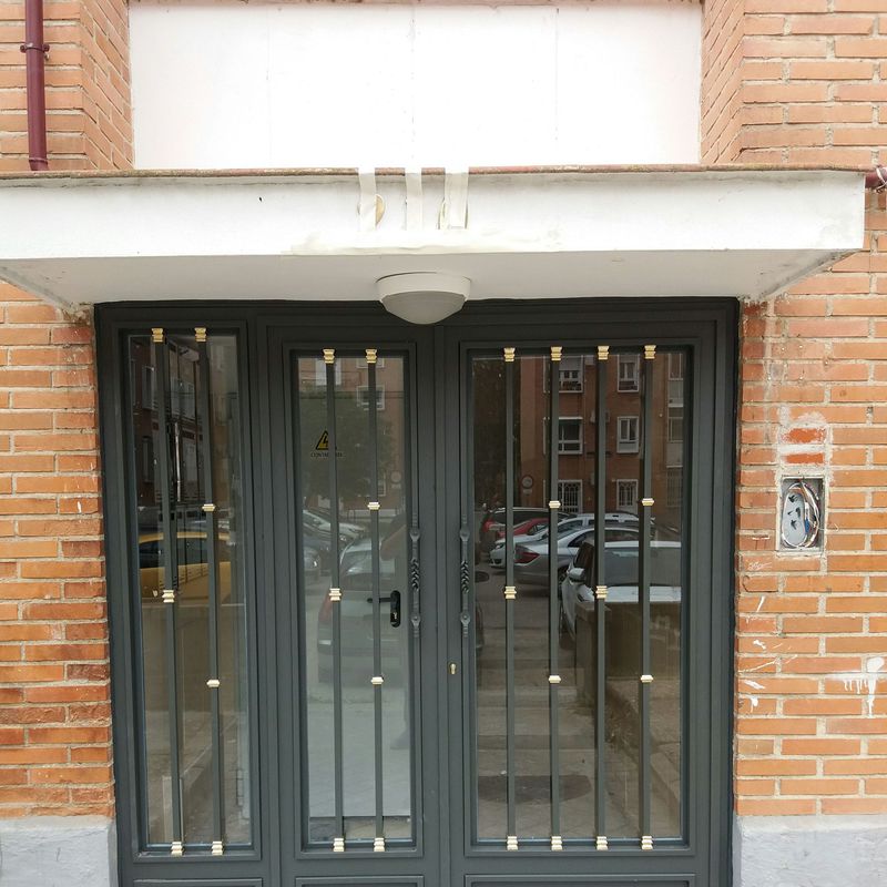 Empresa de puertas de aluminio y PVC en Madrid