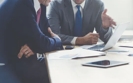 Transparencia y confidencialidad a partes iguales