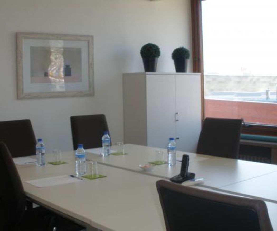 Qué debes tener en cuenta al alquilar una sala de reuniones