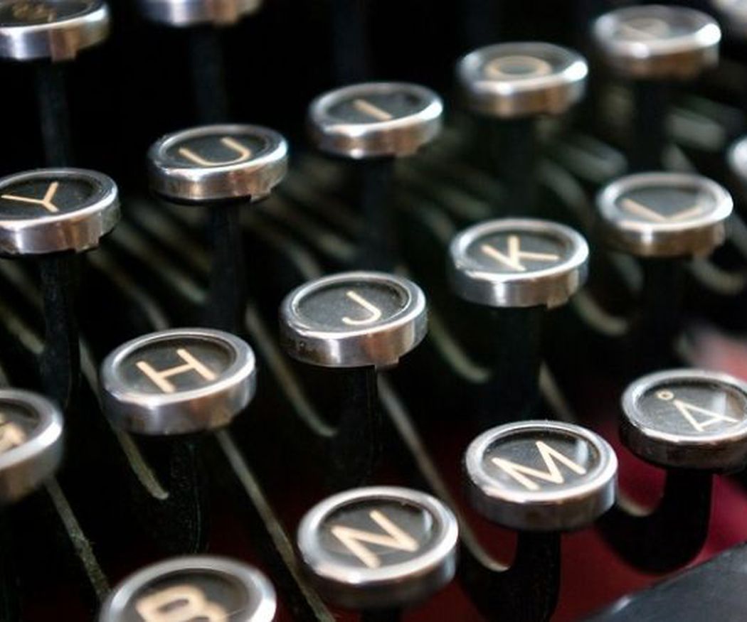 Partes de una máquina de escribir antigua