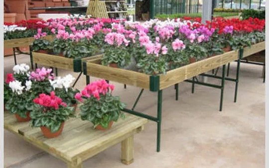 Fabricación y venta de mesas de cultivo para centros de jardinería
