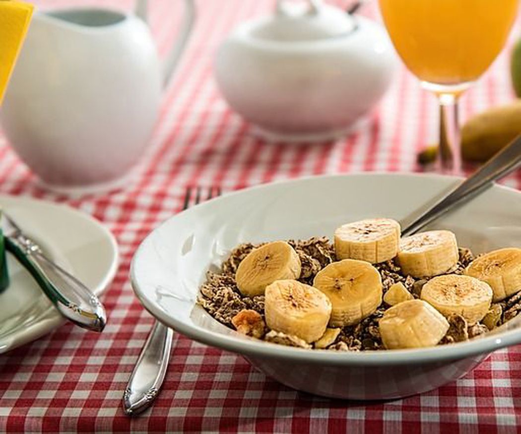 Los beneficios de desayunar fruta