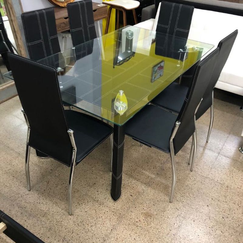 Mesa cristal y 6 sillas negras: Productos de Remar Castellón