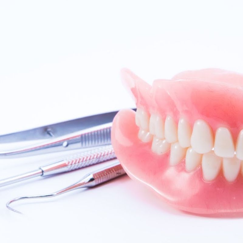 Prótesis: Tratamientos de Clínica Dental Espartales - José Antonio Narváez