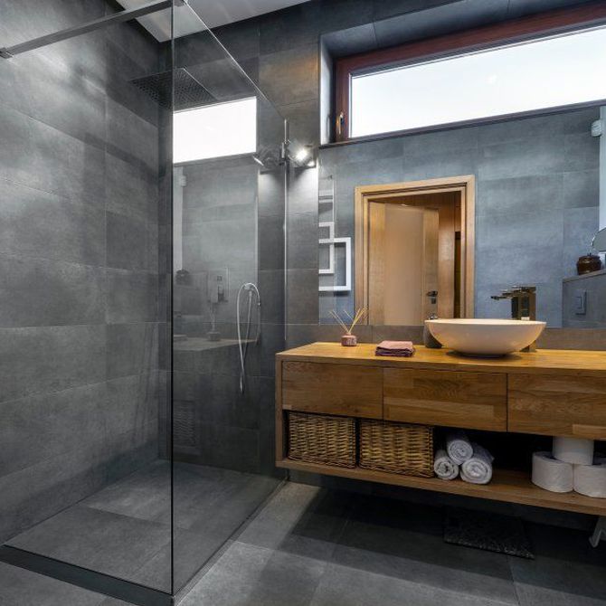 Mamparas de cristal: Amplitud y luz para tu baño