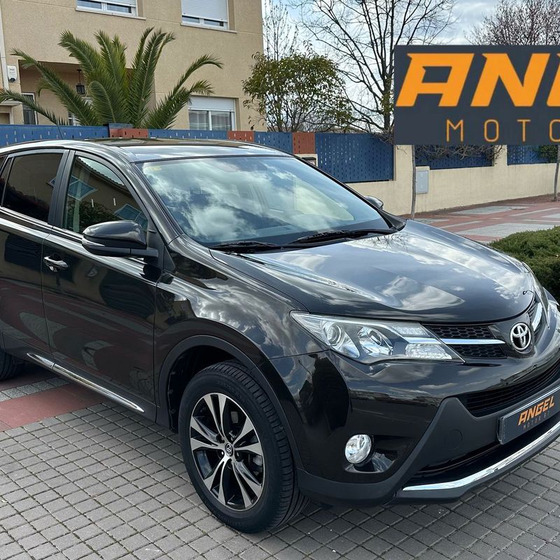 Toyota Rav4 2.2 D-4D Comfort 4X4: Catálogo y Servicios de Ángel Motor 87