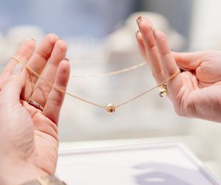 La importancia de la certificación en la compra de oro en joyerías especializadas