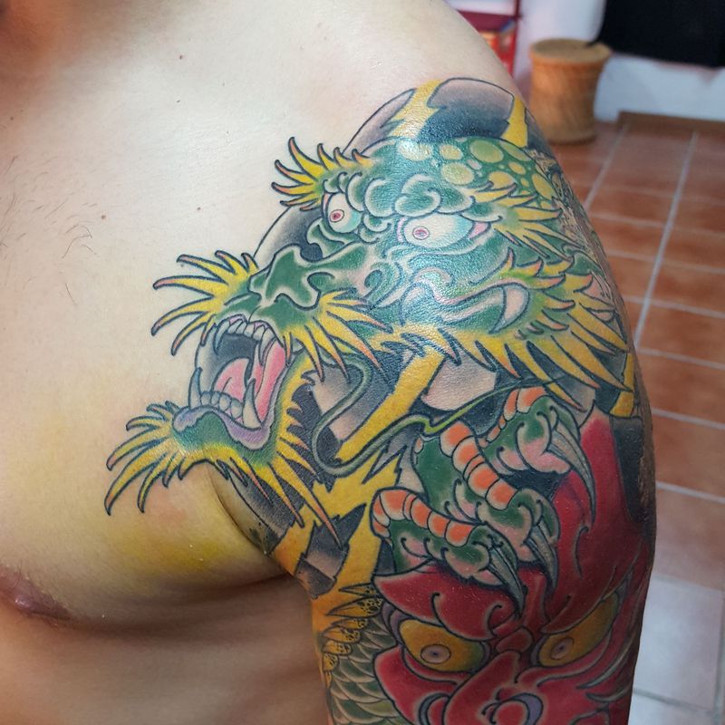 Javier Bugia: Tatuadores de Corona Tattoo Gallery