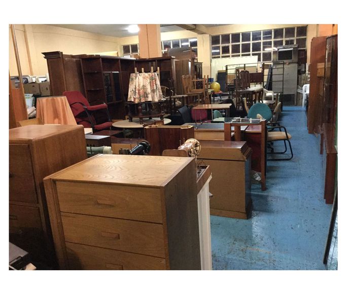 AHORA TENEMOS MUEBLES NUEVOS EN PASEO UBARBURU 30