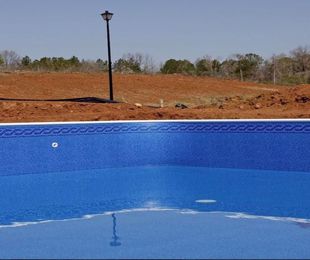 El proceso de instalación de revestimientos para piscinas