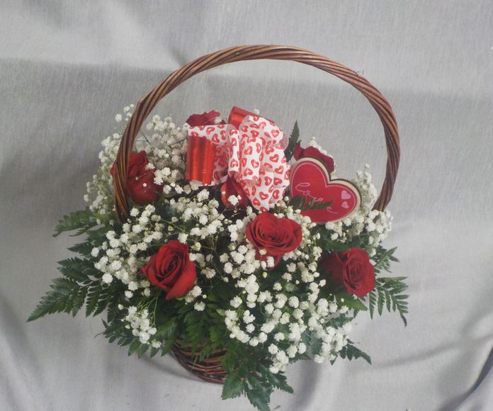 cesta de rosas: CATALOGO de Floristería Manuela