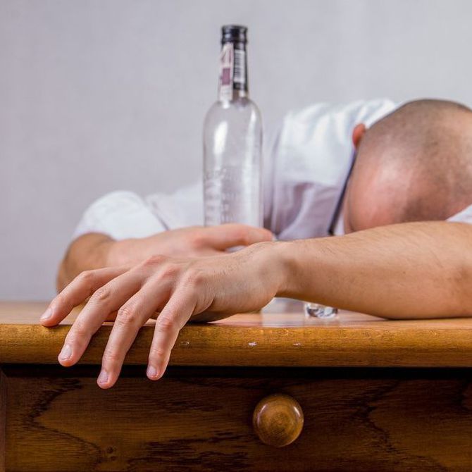 Los factores que contribuyen a la adicción al alcohol y cómo prevenirlos