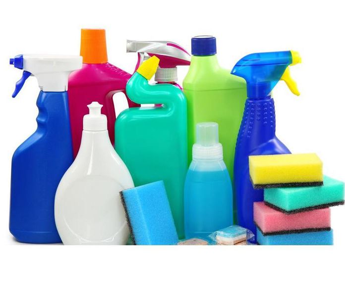 La OCU advierte sobre los peligros de algunos productos de limpieza de uso doméstico