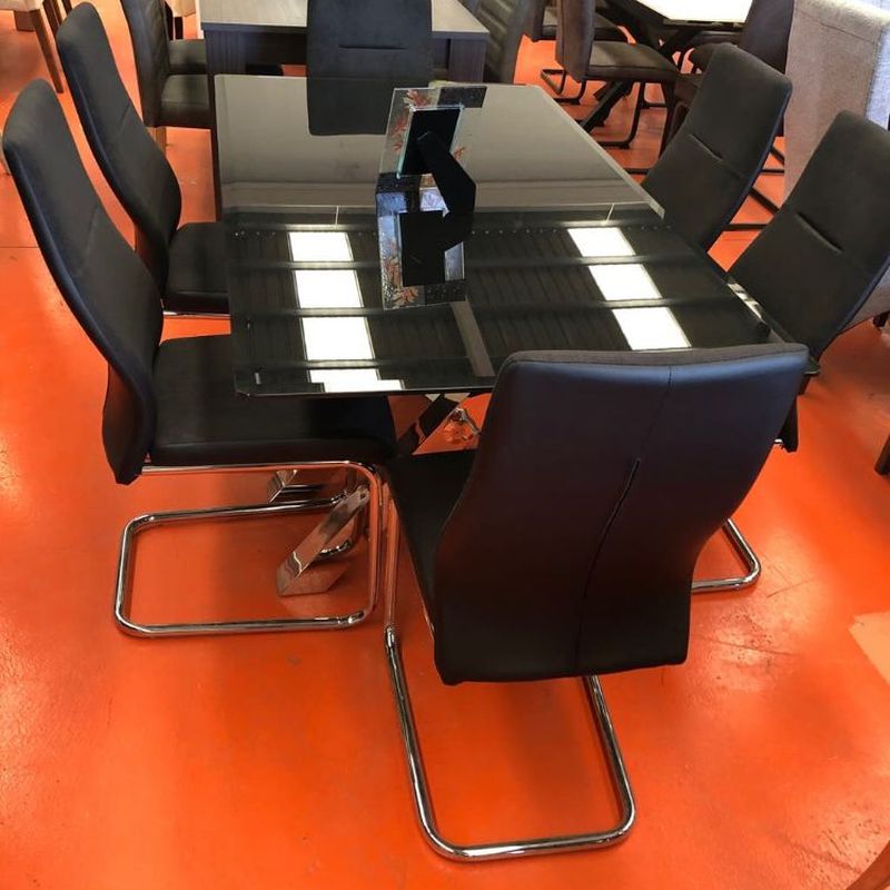 Mesa acristalada en negro y 6 sillas: Productos de Remar Castellón